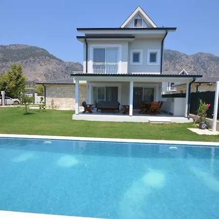 Gocek'te Mustakil Havuzlu Fethiye